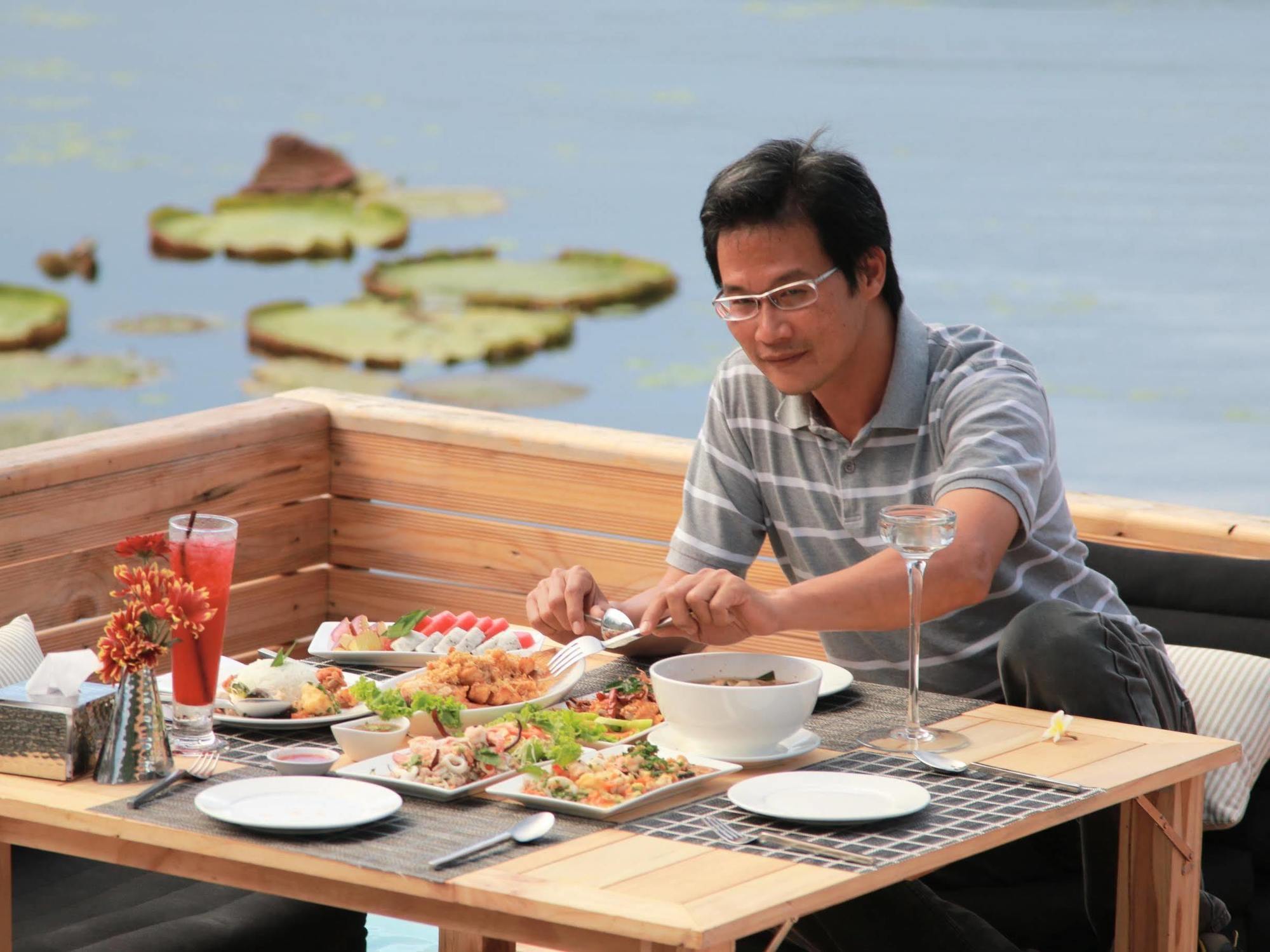 The Glory River Kwai Hotel Kanchanaburi Exterior photo